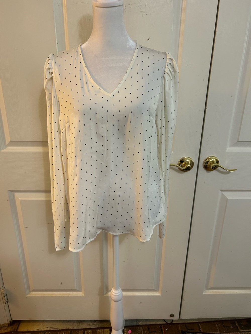 NWT Banana Republic cream dotted blouse. Small